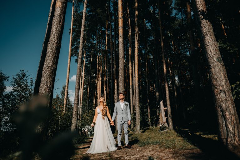 lookslikefilm vestuvės vestuvių fotografas kauno marios miškas saulė suknelė kostiumas rustic boho stilius gražiausias puokštė įdėjos