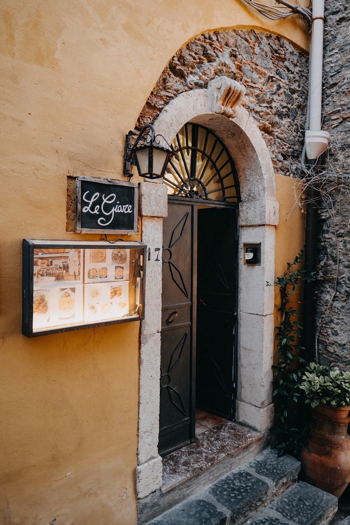 Sicilija vestuvės fotografas Simona Le Giarre restoranas planuotoja